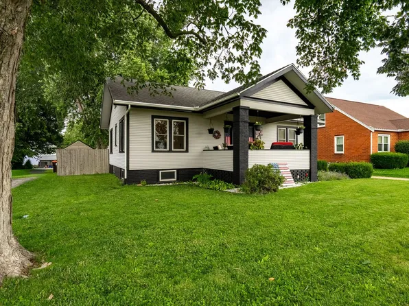 307 W Cleveland St, Heyworth, IL 61745