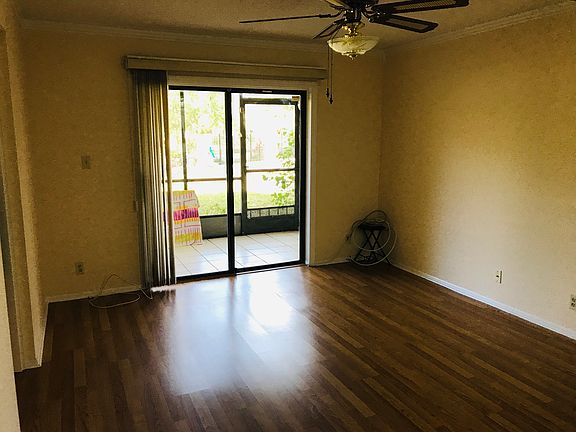 livingroom/dining area