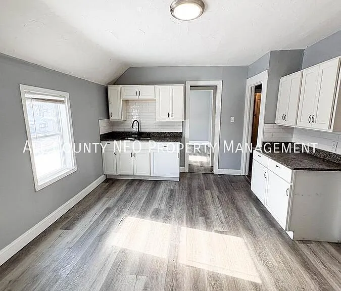 3320 W 56th St #UPPER — Photo 3
