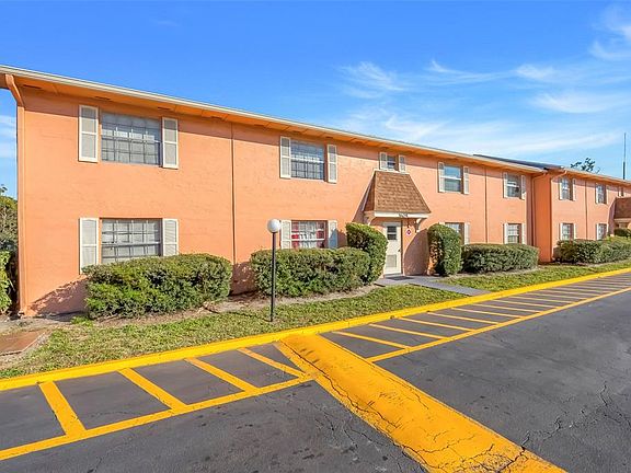 2nd image of 1605 W Oak Ridge Rd Unit A