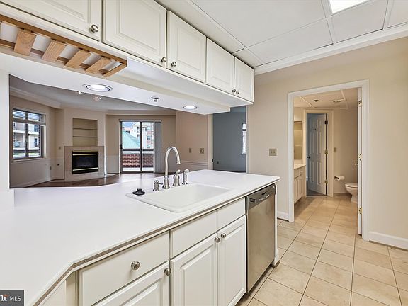 5th image of 1276 N Wayne St APT 200