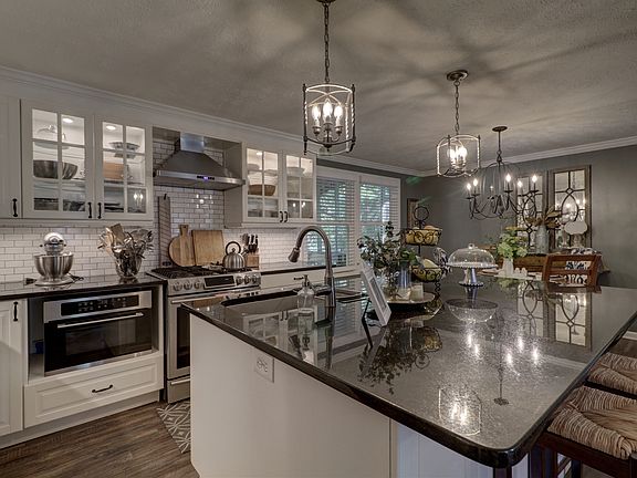 3rd image of 108 Butternut Ln
