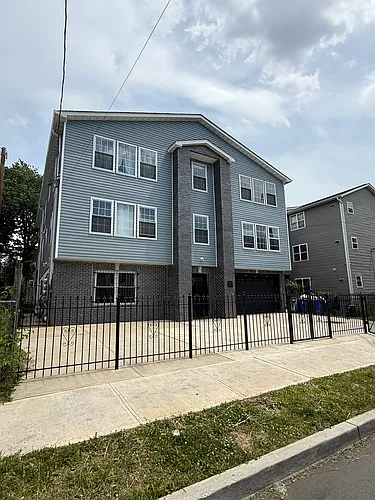 388-390 S 6th St Photo 1
