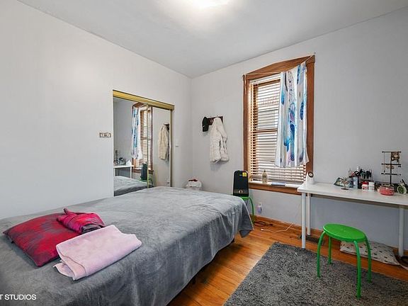2nd image of 5248 W Montrose Ave #1