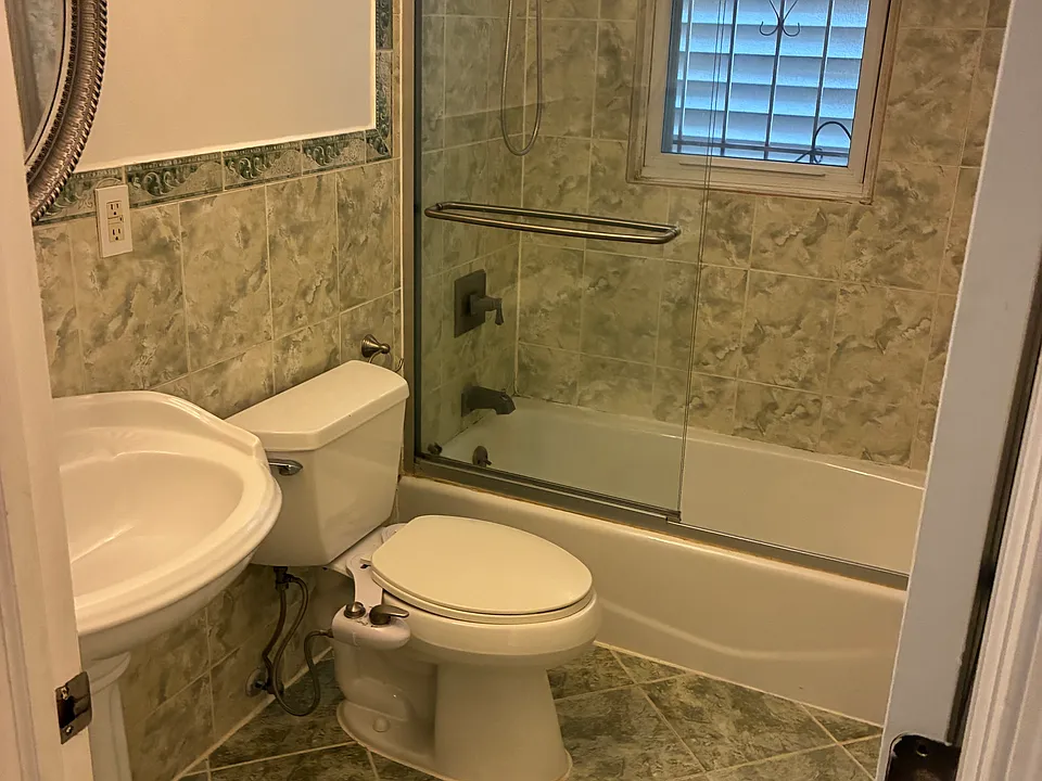 66 Clendenny Ave #2