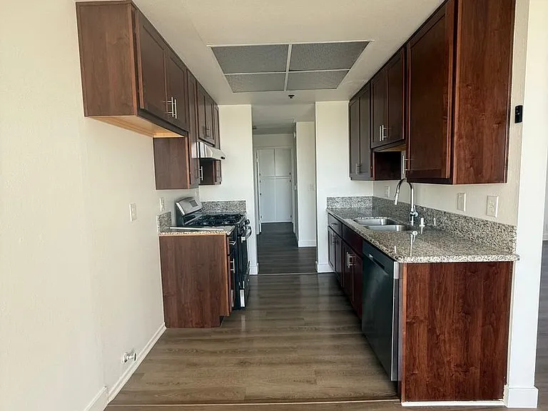 Perfectly situated 2 bedroom and 2 bathroom ! — Photo 34