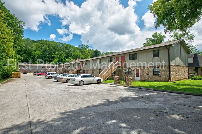 1st image of 2414 Lyndon Ave APT 2
