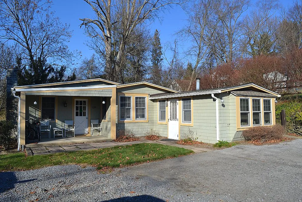 129 Drake Rd photo 1