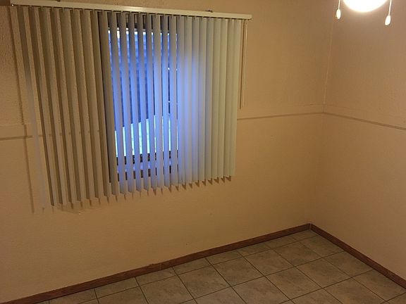 5th image of 902 5th Ave NW