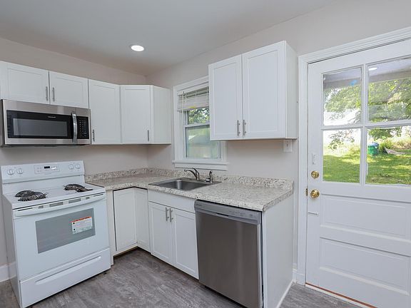 2nd image of 1427 Willis St