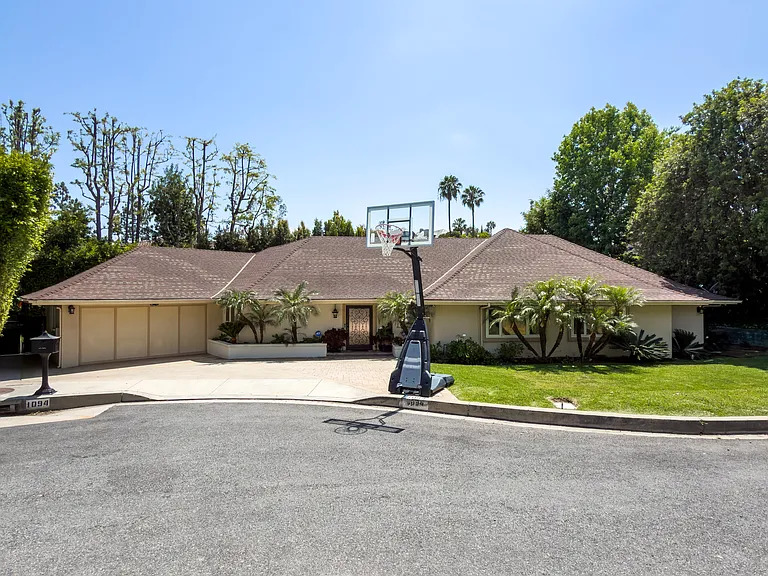 Long private driveway with room for multiple cars complements this Beverly Hills luxury rental at 1094 Garden Lane, a 90210 lease made for families.