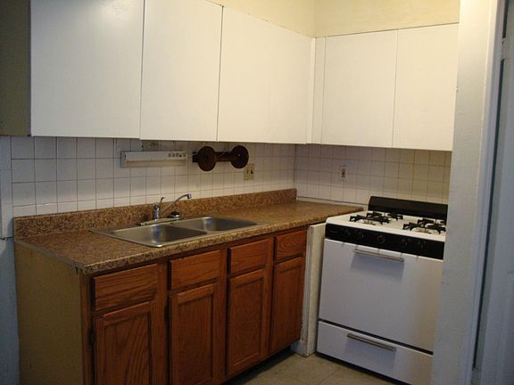 5th image of 3912 Illinois Ave #B
