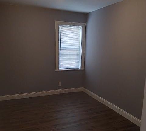 3rd image of 7529 Forsyth Blvd #C