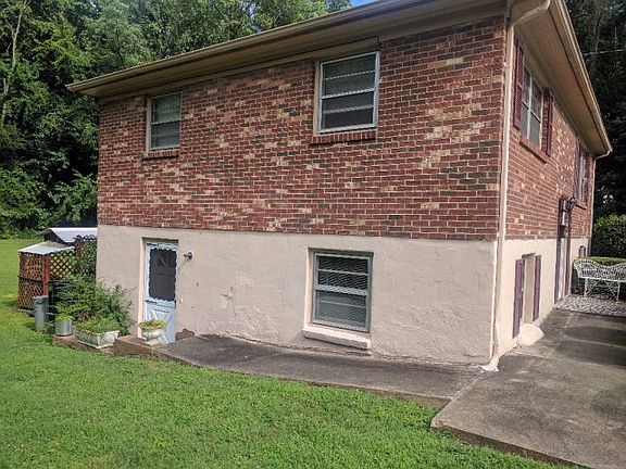 2nd image of 240 Jordon St