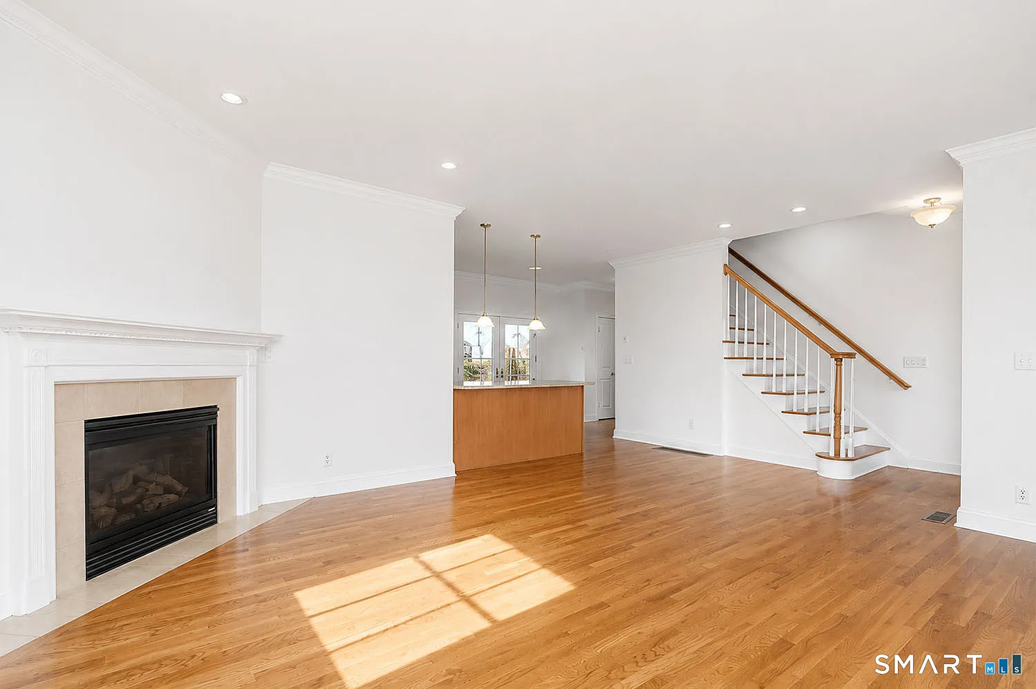 3 bed, 3.5 bath, 2095 sqft, $6,000 — Photo 4