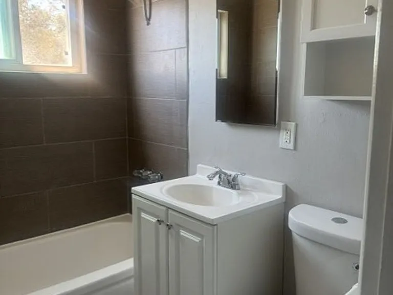 Marine Bay Apartments — Photo 28