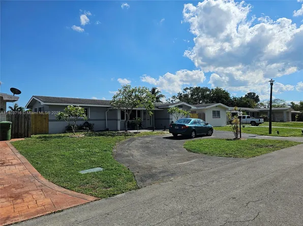 8240 NW 15th St, Pembroke Pines, FL 33024