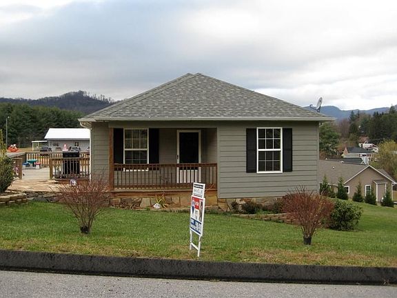 3rd image of 119 Hayfield Dr
