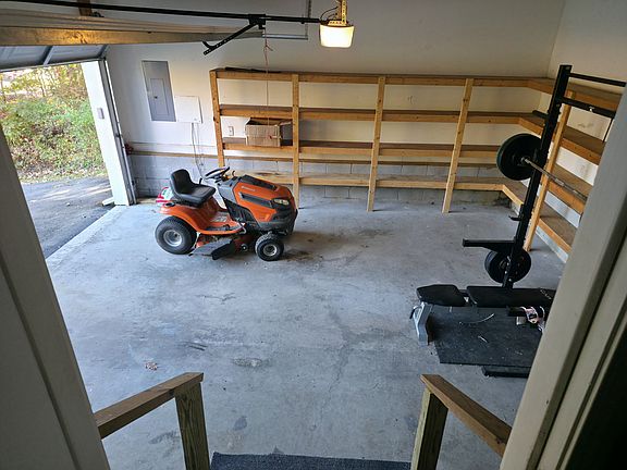 4th image of 121 Chapman Rd