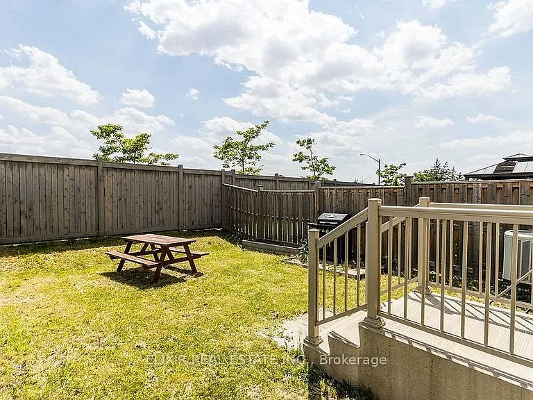 90 Delport Close — Photo 36
