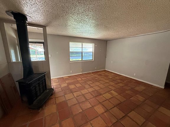 3rd image of 106 N Pyote Ave