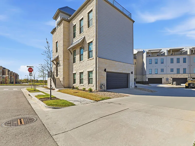 905 Pullman St — Photo 33