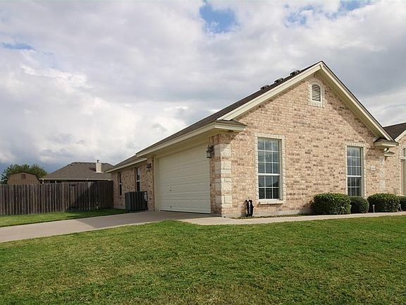 2nd image of 1901 Guinevere Ln