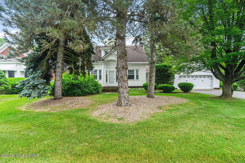 2nd image of 1423 Midline Road