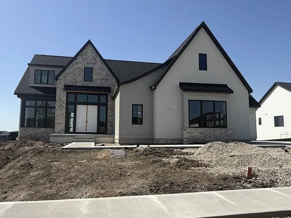 18270 Valleyview Cir, Clive, IA 50325
