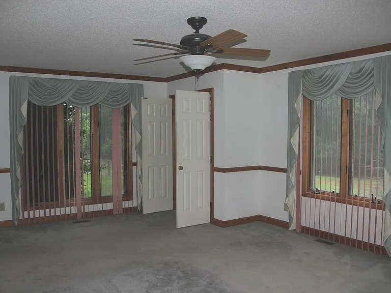 7925 Ragan Rd — Photo 8