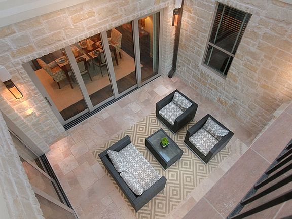 The Lynmar Courtyard