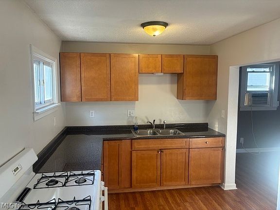 2nd image of 312 Hayes Ave