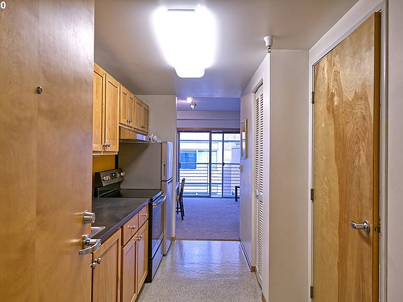 3rd image of 701 Columbia St APT 516