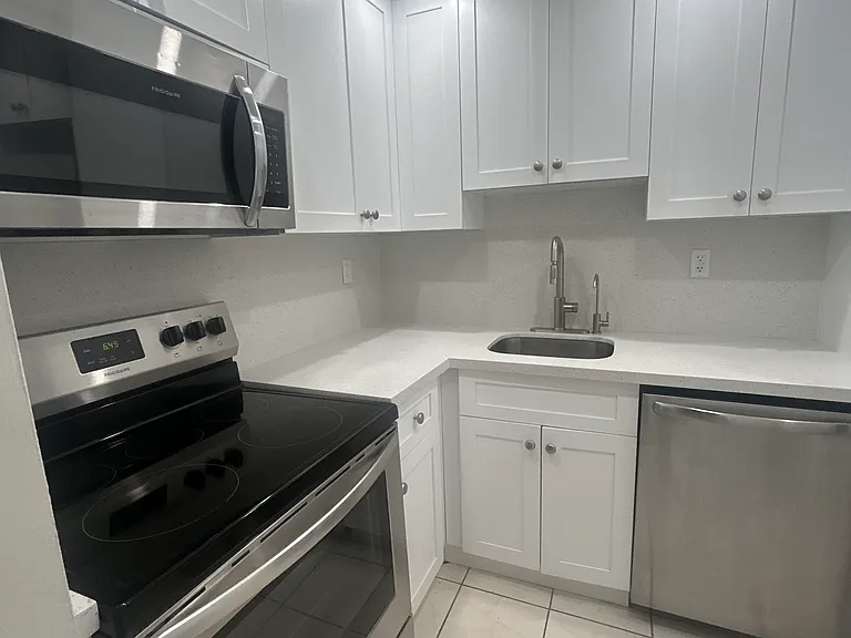 2899 Collins Ave #604 — Photo 19