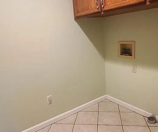 5th image of 390 Alden Ct