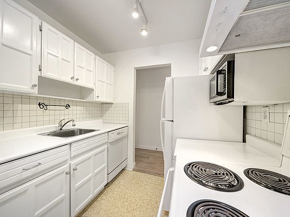 4th image of 3353 Heather St #210