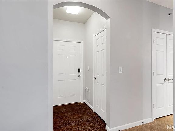 3rd image of 27 Kassebaum Ln APT 202