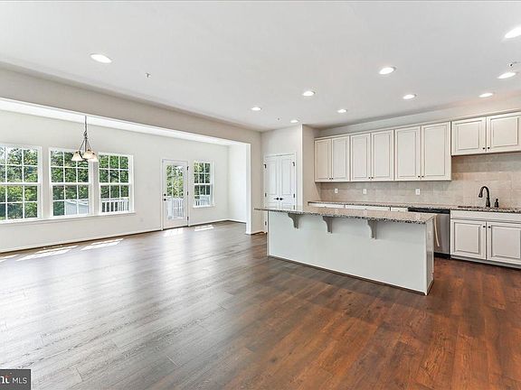 5th image of 142 Cricket Dr