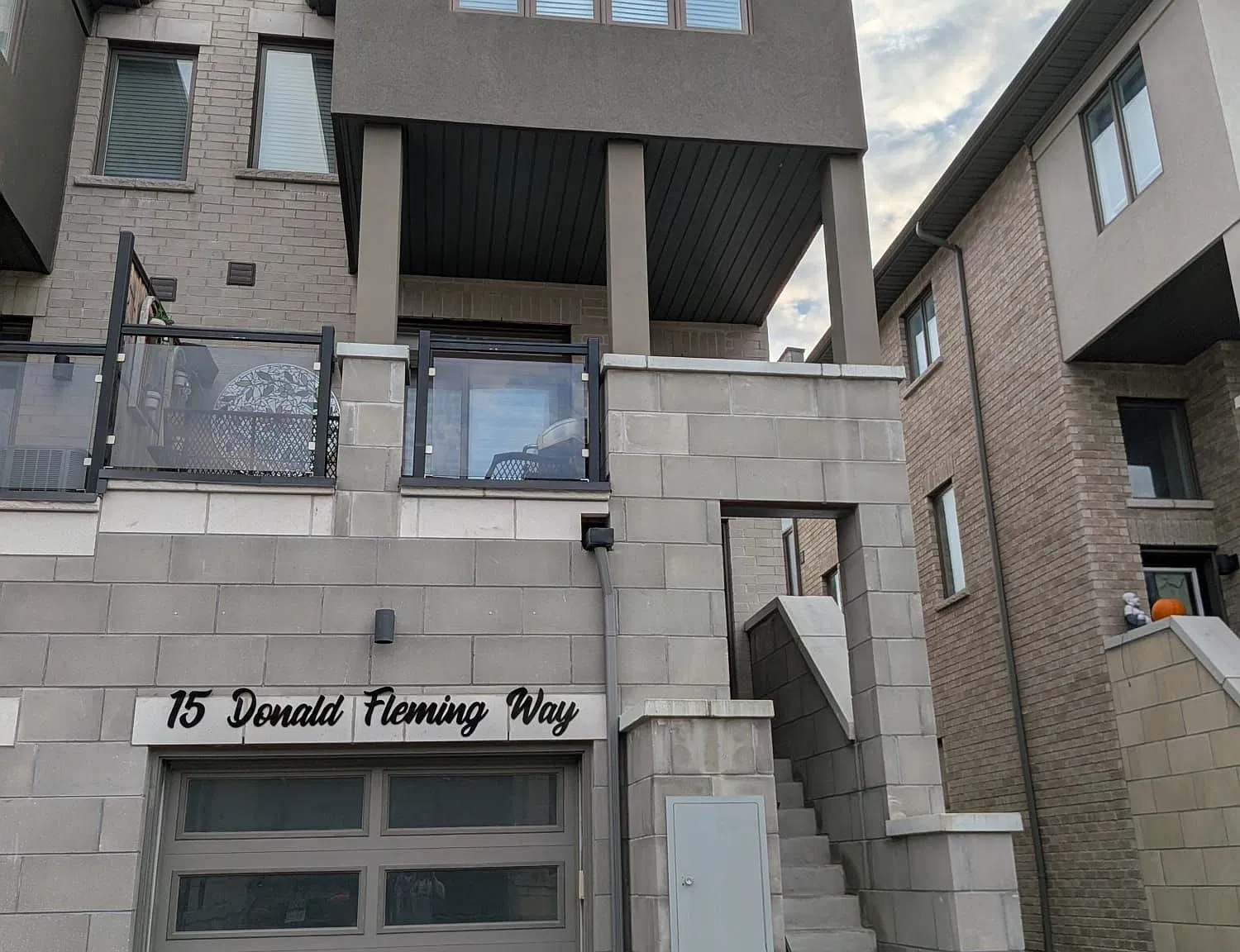 3 bed, $2,950 — Photo 1