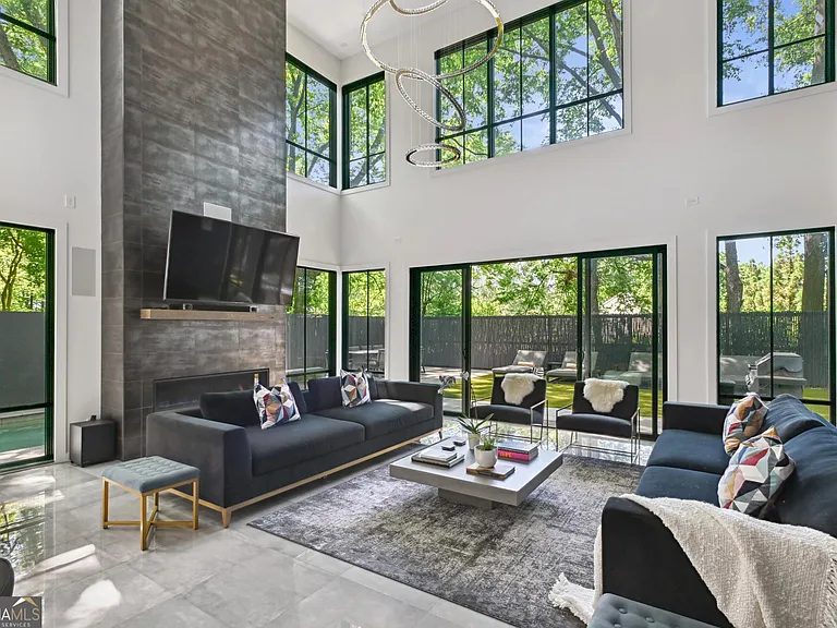 818 Verner St NW — Photo 9