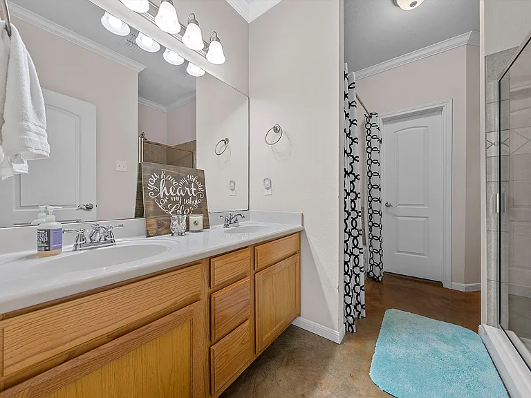 2823 Savannah Ct — Photo 11