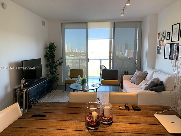 3rd image of 16385 Biscayne Blvd #1417