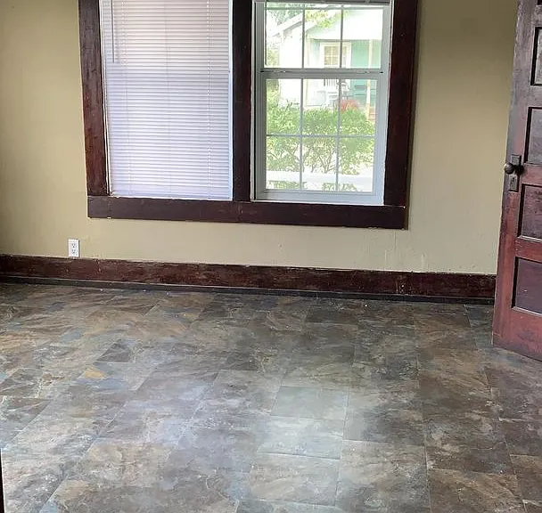 1140 Ewing St — Photo 10