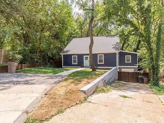 4th image of 1021 College Ave