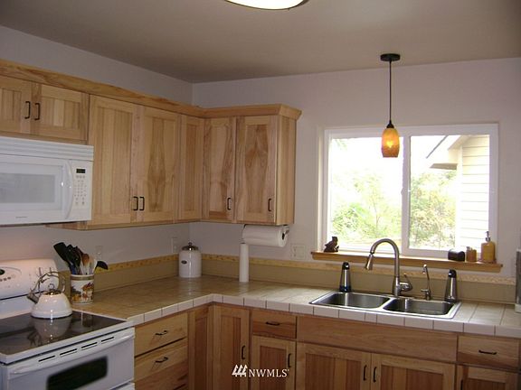 4th image of 901 Fairview Drive NW