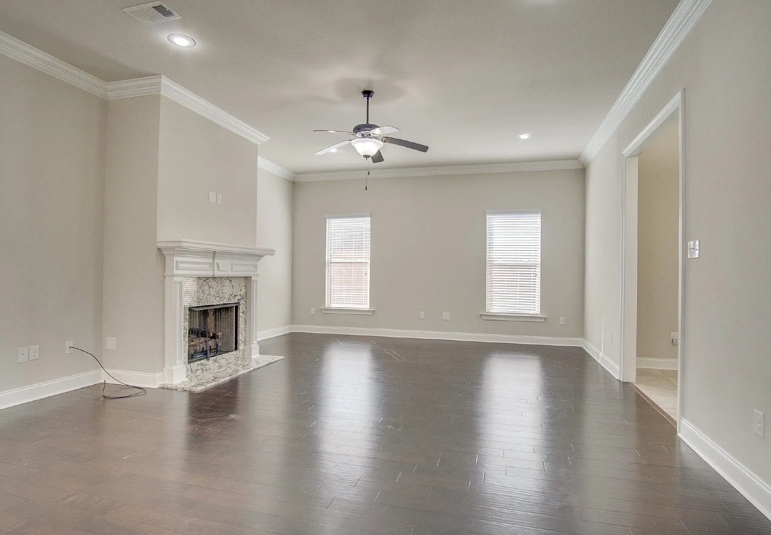 3 bed, 2.0 bath, 1974 sqft, $2,300 — Photo 2