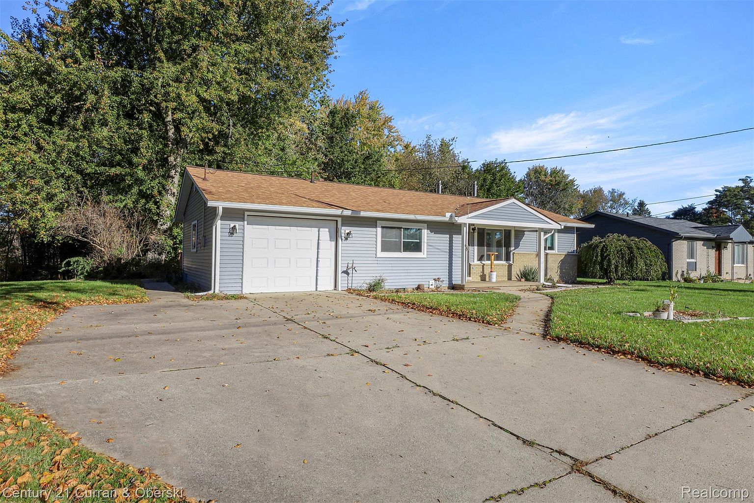 201 W Peterson Dr, photo 3