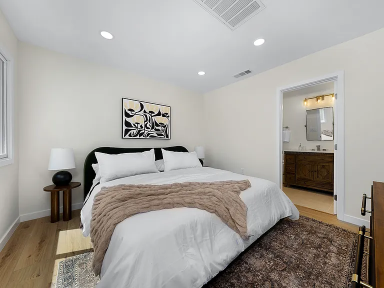 4062 Goldfinch St — Photo 44