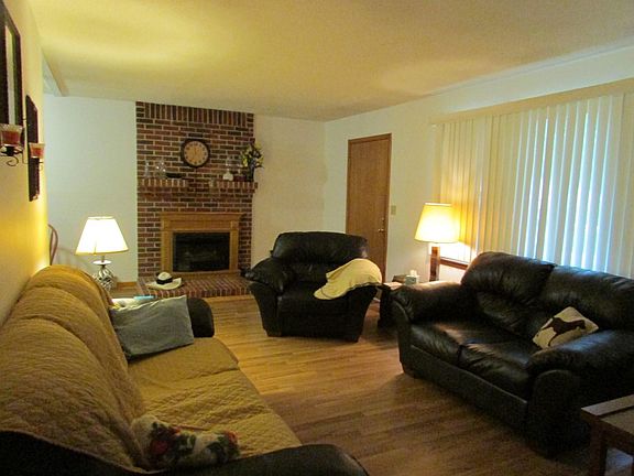 5th image of 241 Esther Dr
