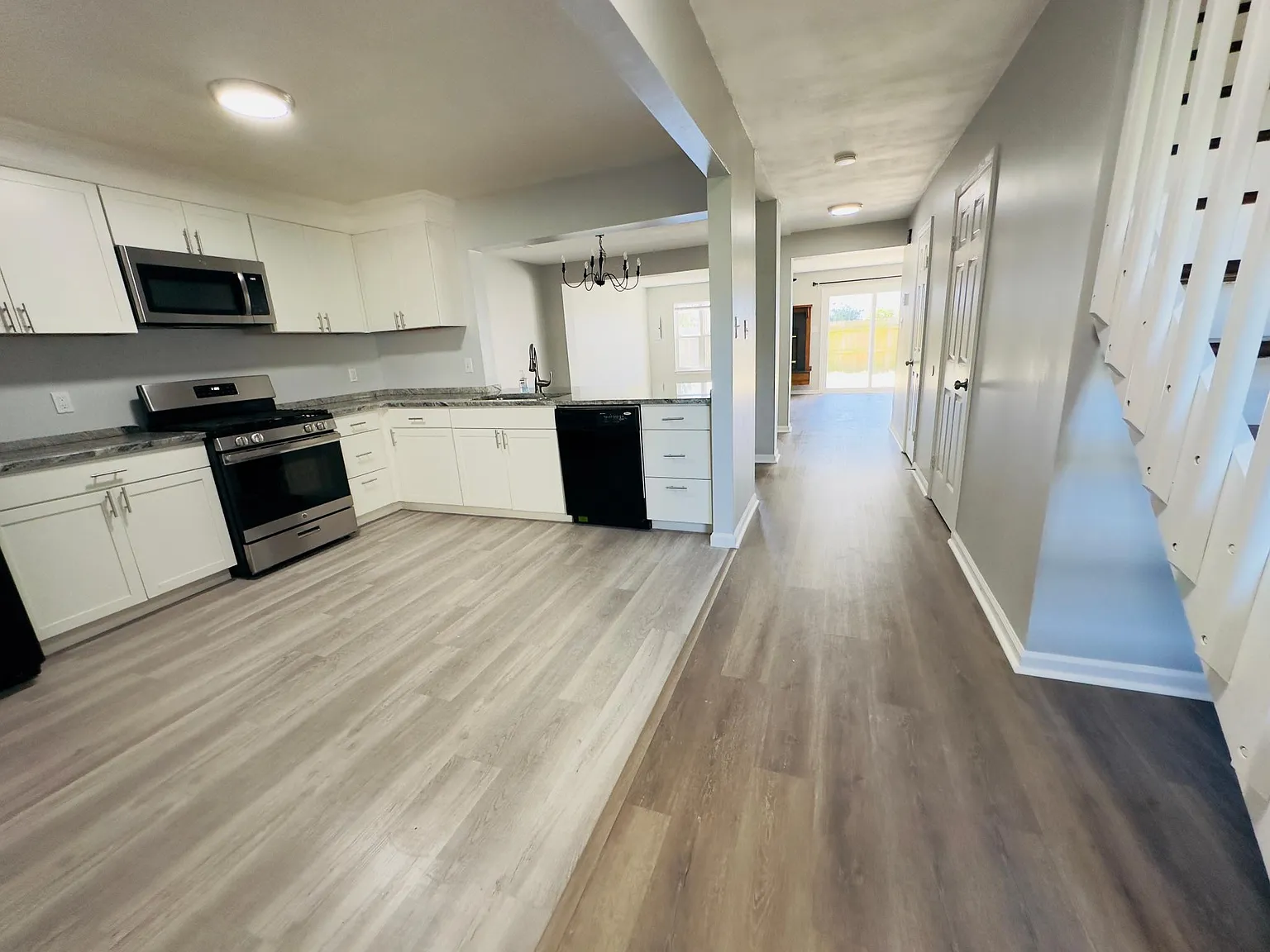 1607 Slidell Ln — Photo 2